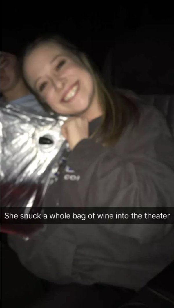 Terlalu Pintar, Makanan Yang Nggak Kamu Bayangin Bisa Masuk Bioskop